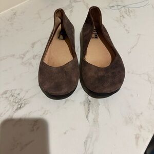 Elegant gold/Brown leather wedge Flats; size 8. Made in Italy for FD/NY